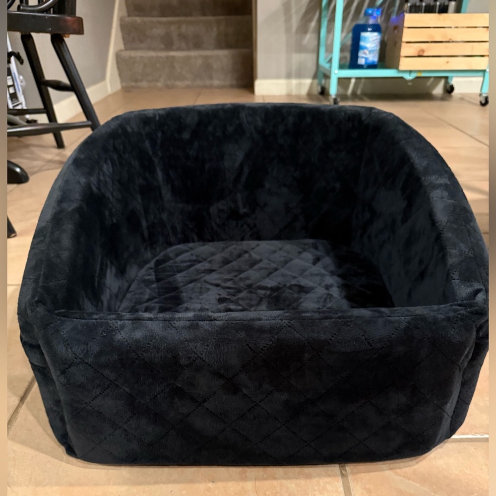 Plush Black Pet Car Seat